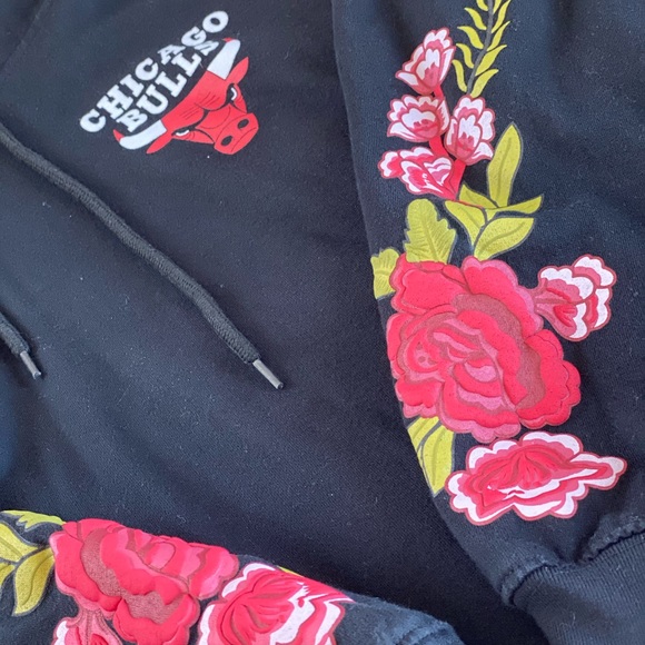 Crop Top Chicago Bulls Sweater - Picture 4 of 4